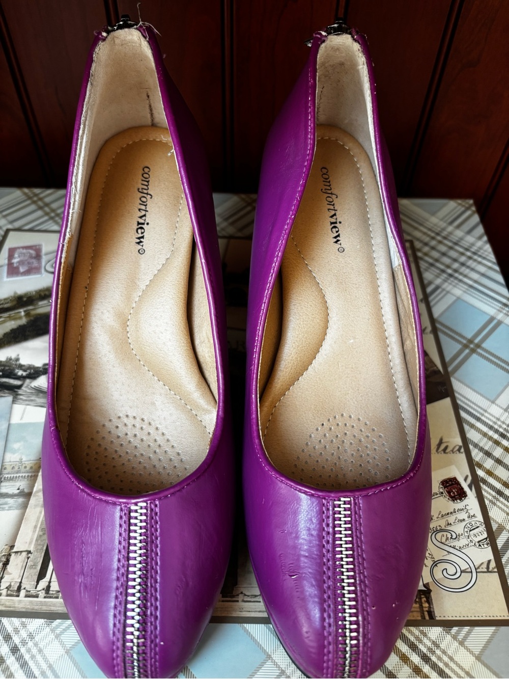 VTG Comfortview wedge pumps, glossy, vibrant purple-magenta patent upper accent